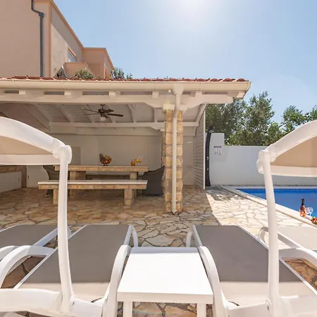 Apartmant Shine Luxury Privat Pool & Jacuzzi *