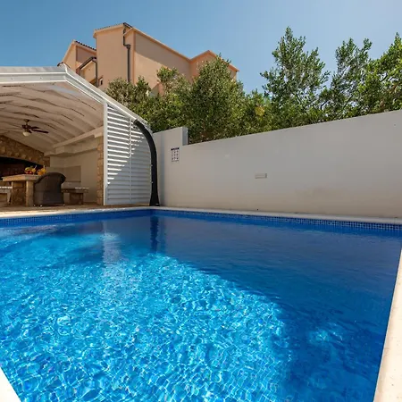 Apartmant Shine Luxury Privat Pool & Jacuzzi 公寓 马斯莱尼察