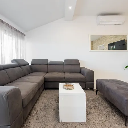 Apartmant Shine Luxury Privat Pool & Jacuzzi * Maslenica