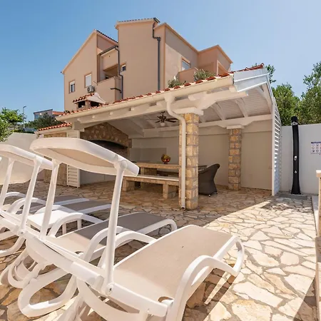 Apartmant Shine Luxury Privat Pool & Jacuzzi *