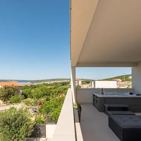 Apartmant Shine Luxury Privat Pool & Jacuzzi Maslenica