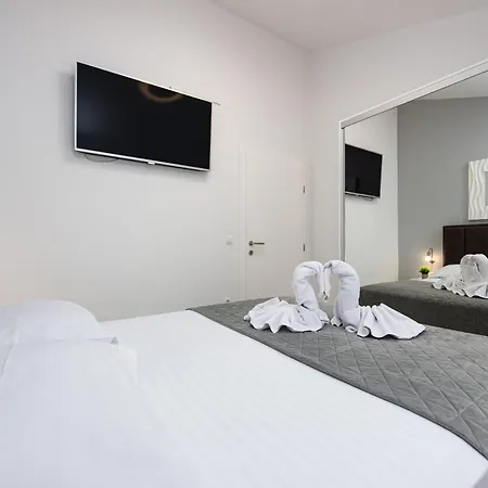 Apartmant Shine Luxury Privat Pool & Jacuzzi