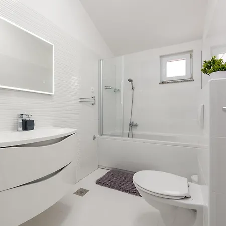 Apartmant Shine Luxury Privat Pool & Jacuzzi * Maslenica