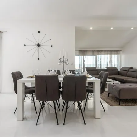 Apartment Apartmant Shine Luxury Privat Pool & Jacuzzi
